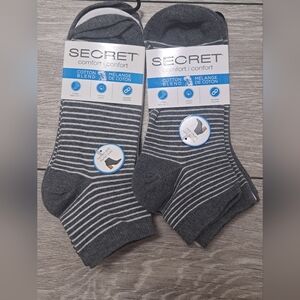 6 Pairs Of Secret Comfort Cotton Blend Women's Gray & White Quarter Socks